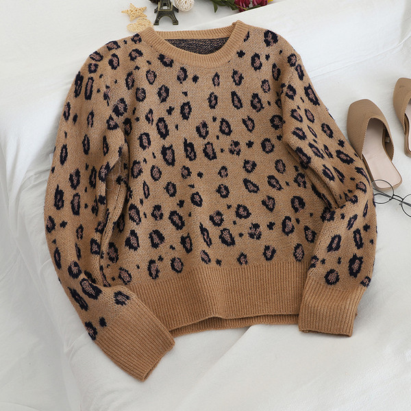 Modern női pulóver széles modell leopárd mintával több színben