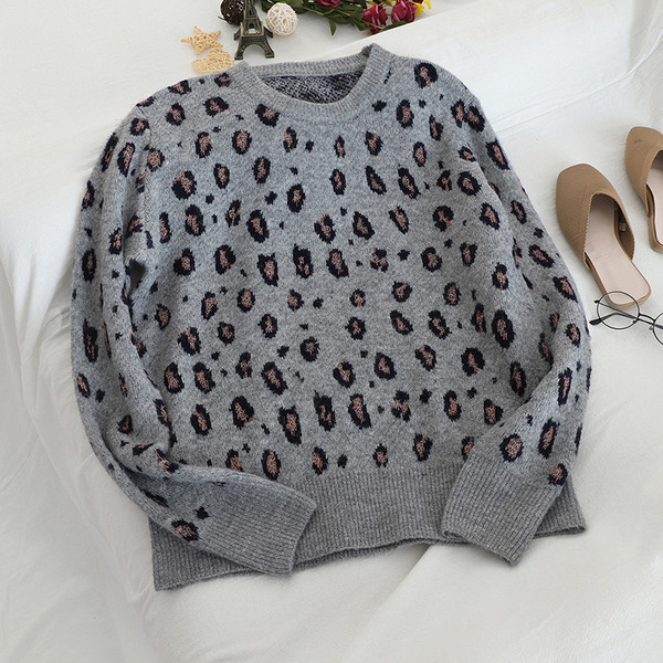 Modern női pulóver széles modell leopárd mintával több színben