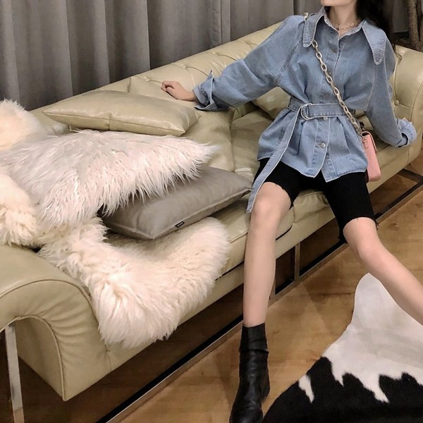 Jachetă de damă modernă din denim cu curea în albastru