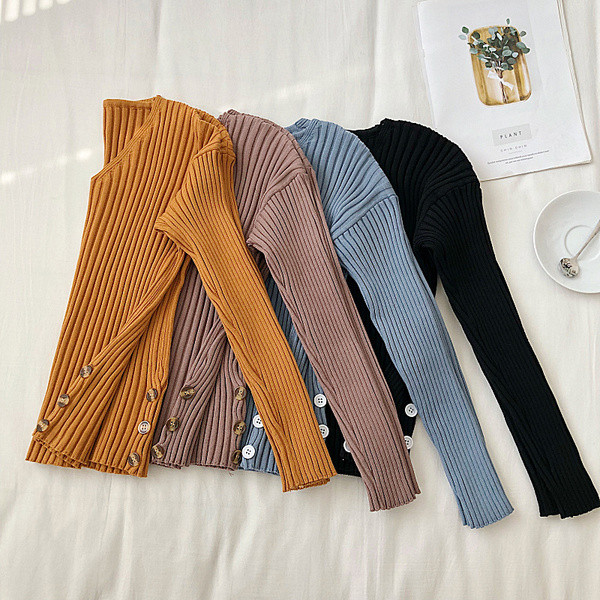 Női alkalmi blúz négy színben, gombokkal és V-nyakkal