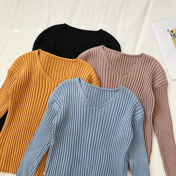 Női alkalmi blúz négy színben, gombokkal és V-nyakkal