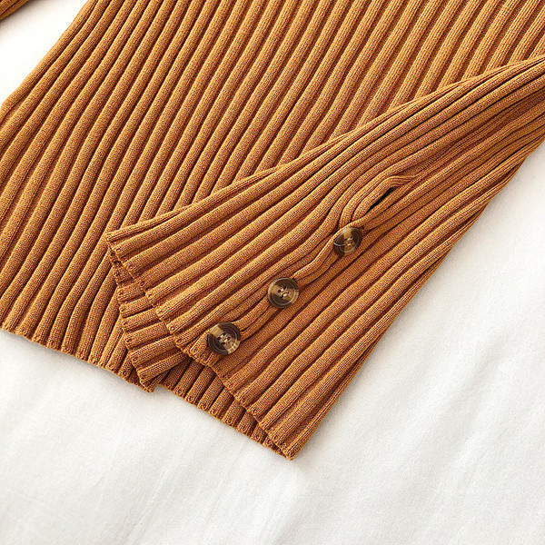 Női alkalmi blúz négy színben, gombokkal és V-nyakkal