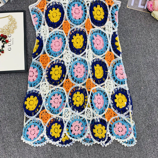 Γυναικείο πλεκτό χρωματιστό αμάνικο  μακρύ μοντέλο