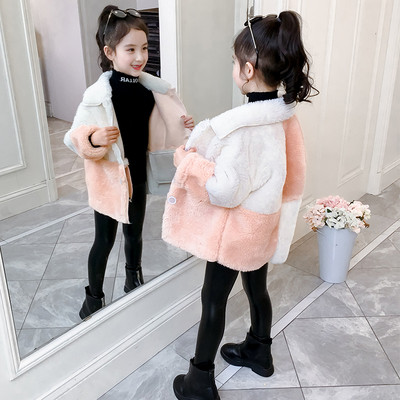 Új modell gyerekkabát lányoknak rózsaszín és zöld gombokkal