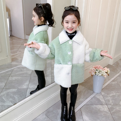 Új modell gyerekkabát lányoknak rózsaszín és zöld gombokkal