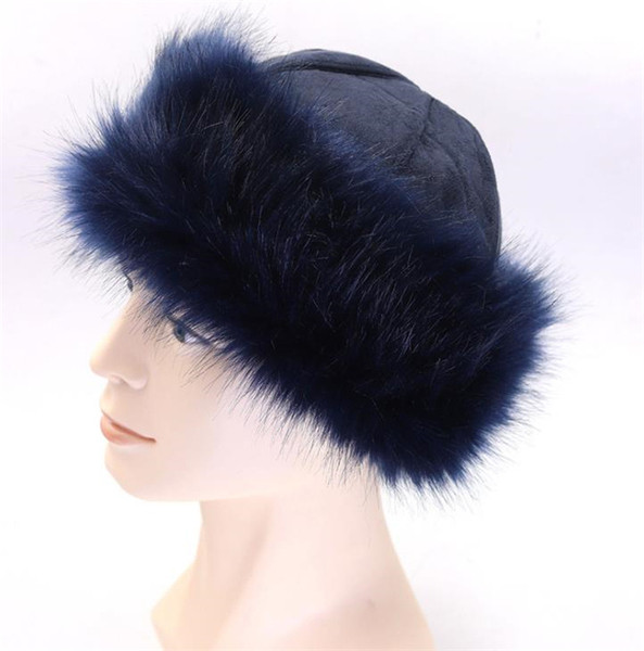 Női kalap különböző színekben