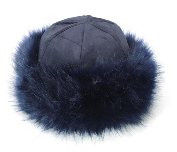 Női kalap különböző színekben