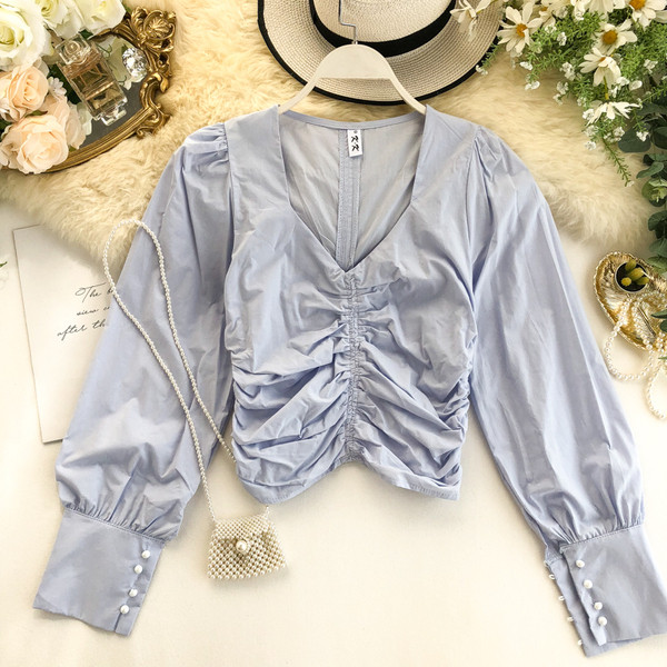 Női ing spitz nyakkivágással, ujjain gombokkal, többféle színben