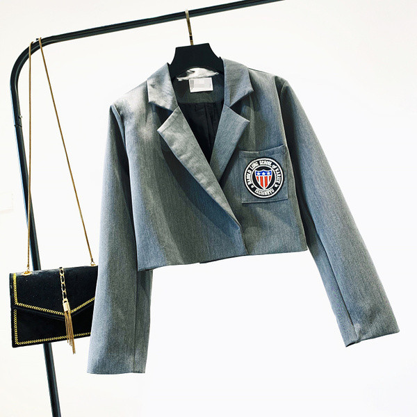 Geaca dama - model scurt cu emblema in trei culori