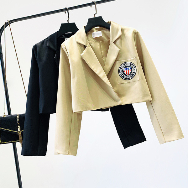 Geaca dama - model scurt cu emblema in trei culori