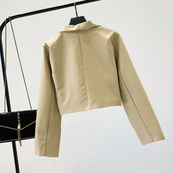 Geaca dama - model scurt cu emblema in trei culori