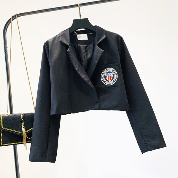 Geaca dama - model scurt cu emblema in trei culori