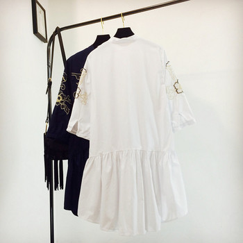 Női alkalmi ruha fekete-fehér hímzéssel