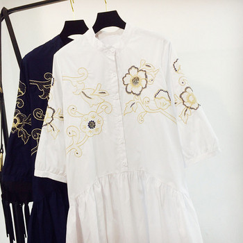 Női alkalmi ruha fekete-fehér hímzéssel