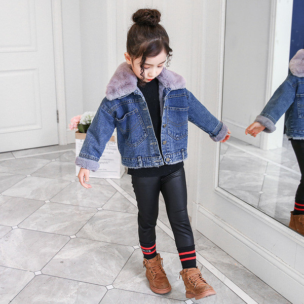 Νέο μοντέλο χειμωνιάτικο μπουφάν τζην με μαλακή επένδυση με κουμπιά και τσέπες