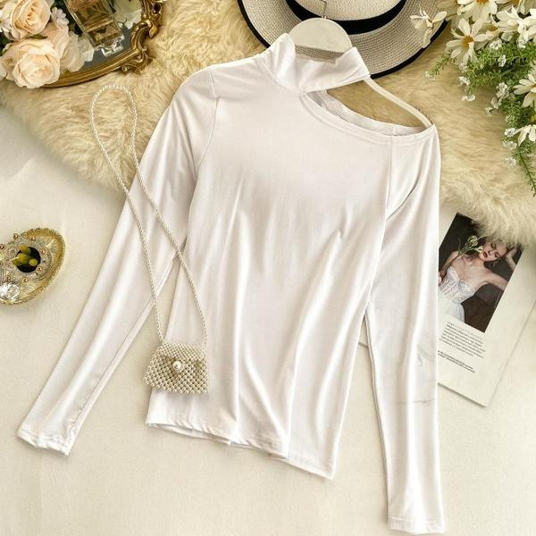 καθημερινή γυναικεία μπλούζα με κολάρο σε άσπρο και μαύρο χρώμα