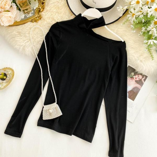 καθημερινή γυναικεία μπλούζα με κολάρο σε άσπρο και μαύρο χρώμα