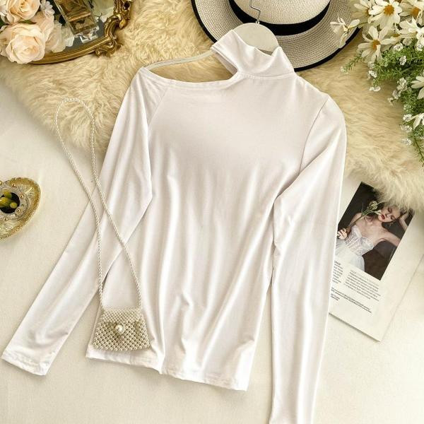 καθημερινή γυναικεία μπλούζα με κολάρο σε άσπρο και μαύρο χρώμα