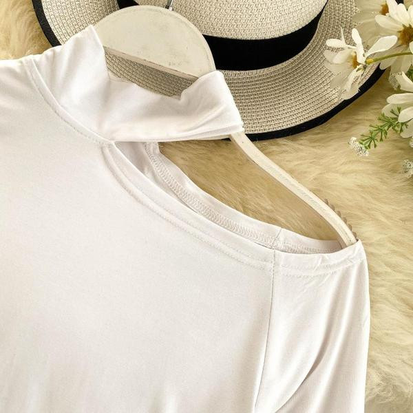 καθημερινή γυναικεία μπλούζα με κολάρο σε άσπρο και μαύρο χρώμα