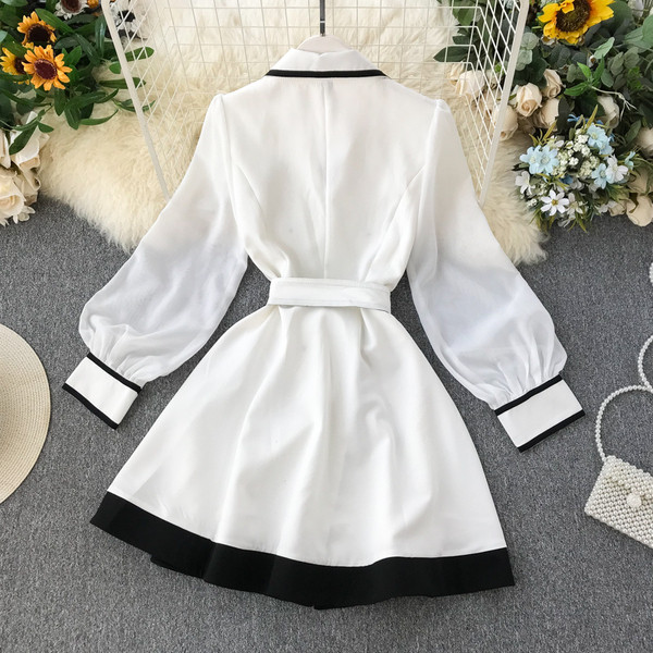 Rochie moderna de dama cu curea in alb si negru