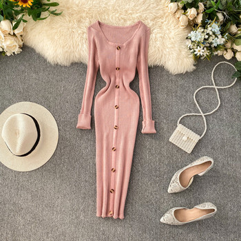 Alkalmi női ruha gombokkal és kerek nyakkivágással