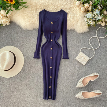 Alkalmi női ruha gombokkal és kerek nyakkivágással