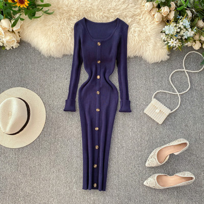 Alkalmi női ruha gombokkal és kerek nyakkivágással