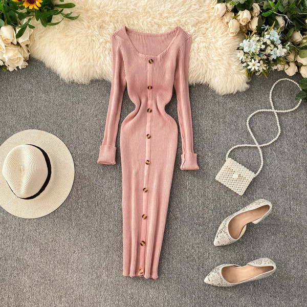 Alkalmi női ruha gombokkal és kerek nyakkivágással