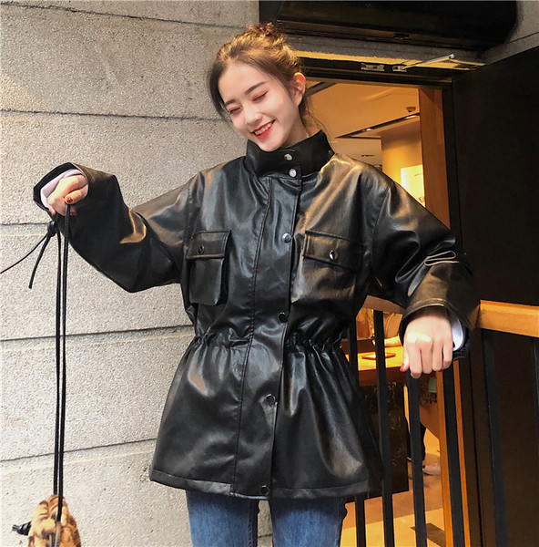 Γυναικείο κορυφαίο οικολογικό δερμάτινο μπουφάν με μεγάλο κολάρο σε μαύρο χρώμα