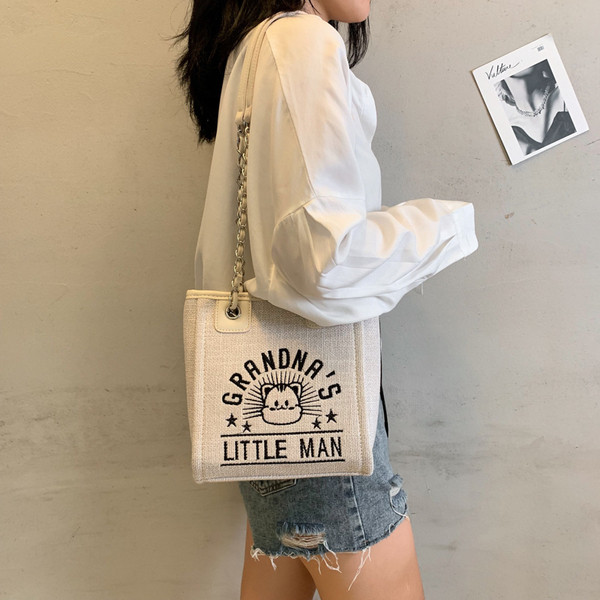 Női táska rátéttel és hosszú füllel