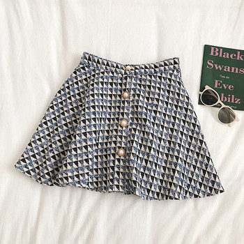 Aktuális női szoknya két színben, gombos kivágású modell