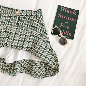 Aktuális női szoknya két színben, gombos kivágású modell