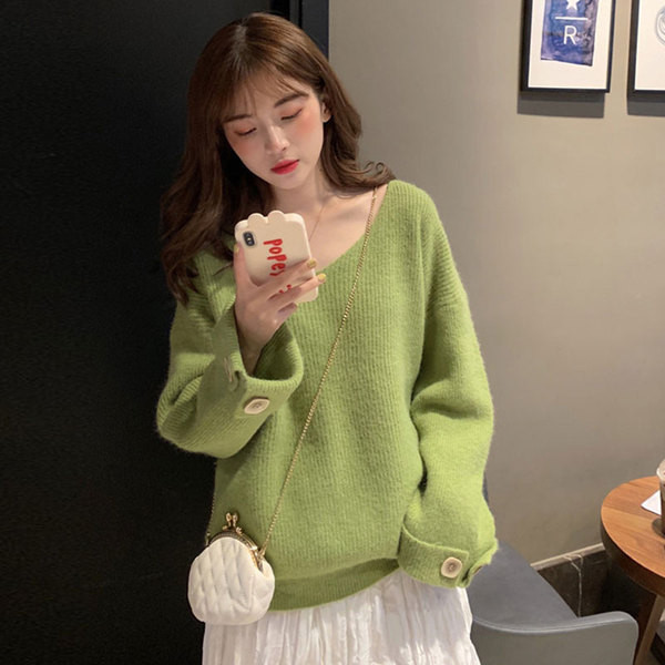 Női modern kötött blúz három színben, ovális nyakkivágással