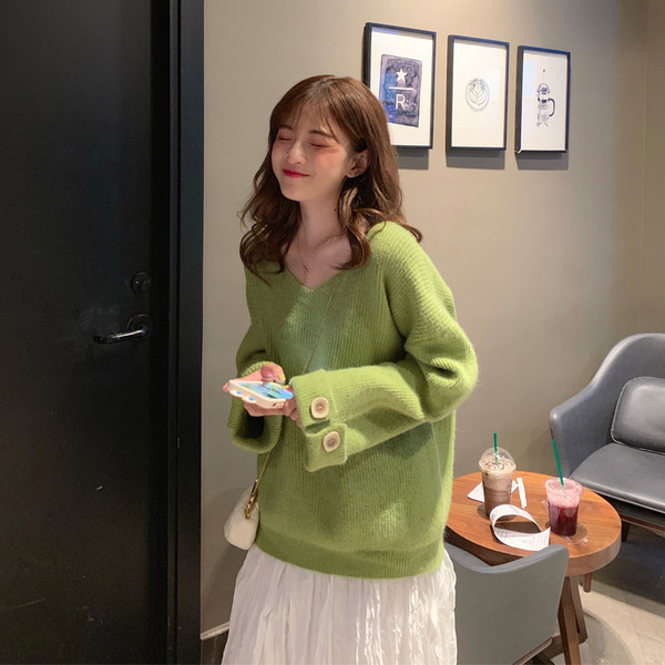 Női modern kötött blúz három színben, ovális nyakkivágással