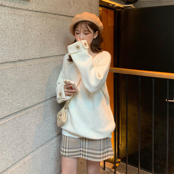 Női modern kötött blúz három színben, ovális nyakkivágással