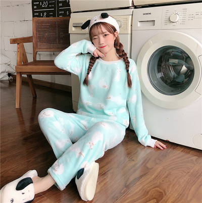 Női modern pizsama három színben, ovális nyakkivágással