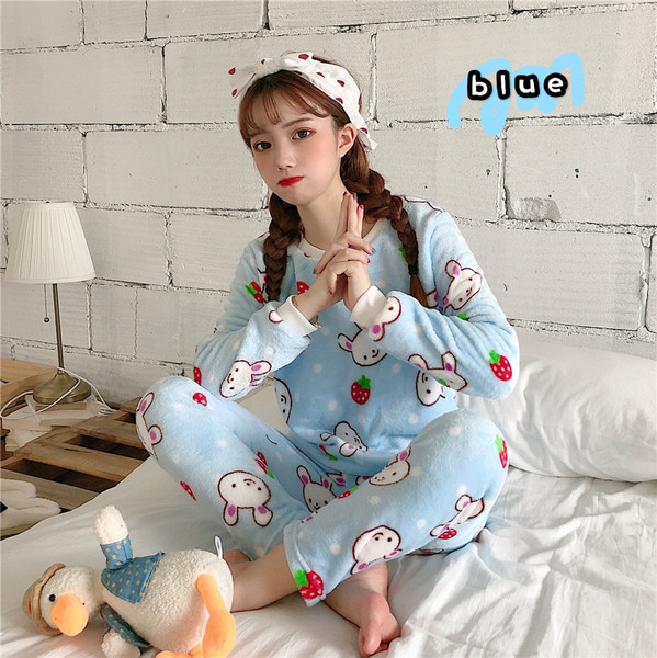 Női modern pizsama három színben, ovális nyakkivágással