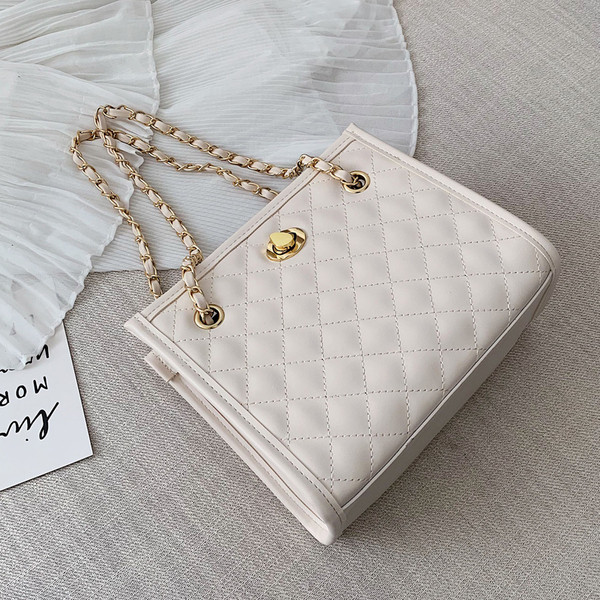 Stílusos női táska hosszú vállfogantyúkkal, sárga, fehér, fekete és zöld színben