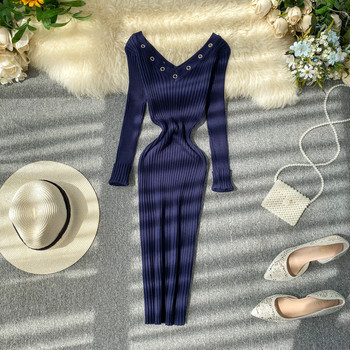 Női alkalmi ruha V-nyakkal és fém elemmel