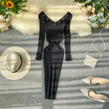 Női alkalmi ruha V-nyakkal és fém elemmel