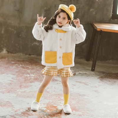 Új modell gyerekkabát lányoknak, zsebekkel és gombokkal, két színben