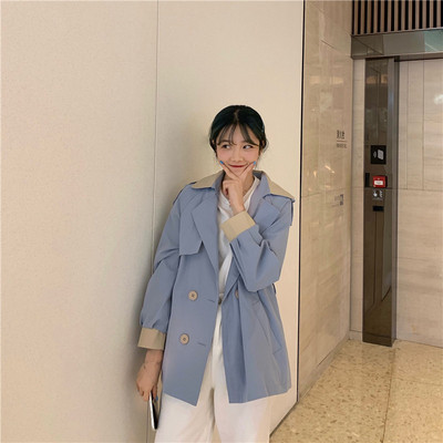 Λεπτό γυναικείο παλτό σε δύο χρώματα φαρδύ μοντέλο με κουμπιά