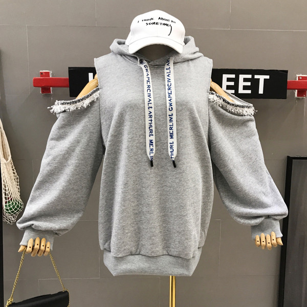 Női sportpulóver kapucnival és csupasz vállú szürke színben