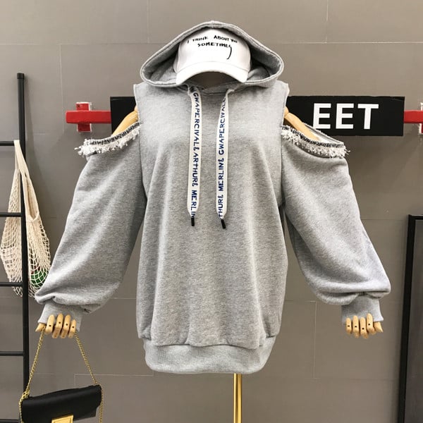 Női sportpulóver kapucnival és csupasz vállú szürke színben