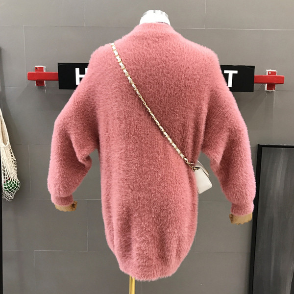 Női pehelypulóver széles modell rózsaszín és fehér színben