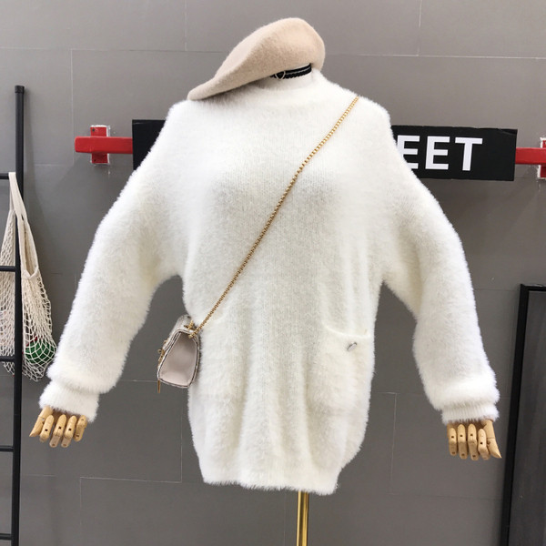 Női pehelypulóver széles modell rózsaszín és fehér színben