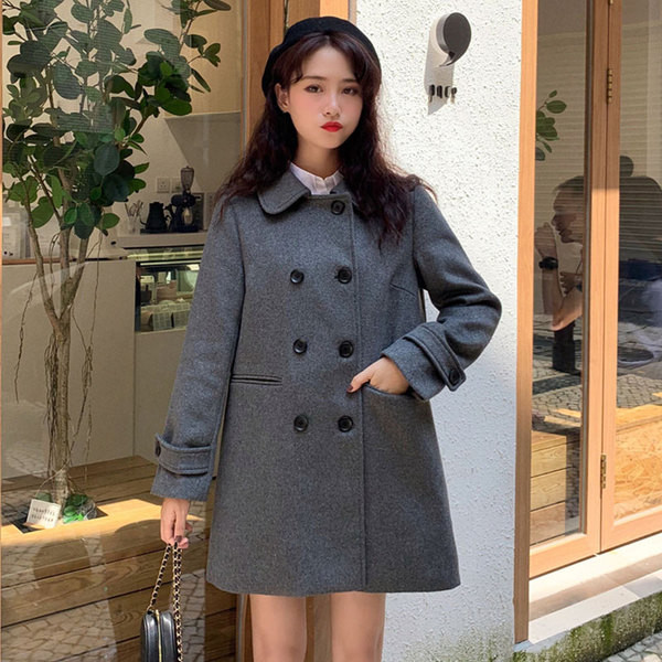 Modern női kabát két színben, gombokkal és zsebekkel