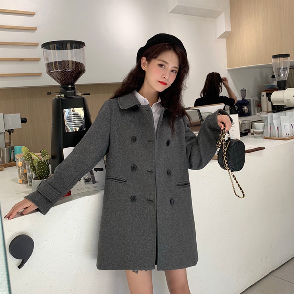 Modern női kabát két színben, gombokkal és zsebekkel