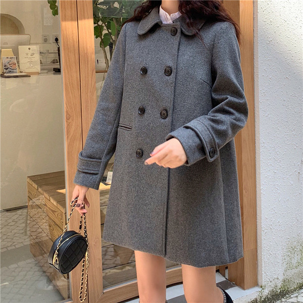 Modern női kabát két színben, gombokkal és zsebekkel