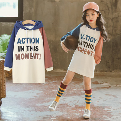 Új modell gyerek alkalmi ruha rátéttel és kapucnival - két színben